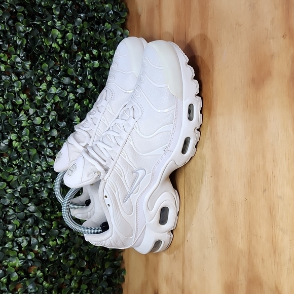 Nike Shoes Nike Air Max Plus Tn Shoes Size 85 Womens Size 7 Youth